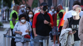 Броят на ежедневните коронавирус инфекции в Германия достигна 8 400