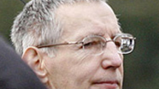 Доживотен затвор за френски сериен убиец и жена му