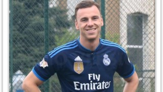 Бившият футболист Иван Тодоров почина на 37 годишна възраст съобщиха негови