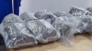 Митнически служители откриха над 46 кг марихуана в товарен автомобил