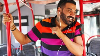 Азис публикува снимки в социалната мрежа Кадрите се от новото