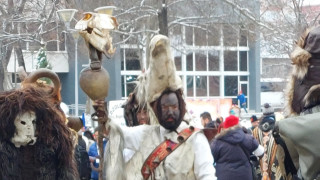 С дефилета на групи от чужбина започна вторият ден на