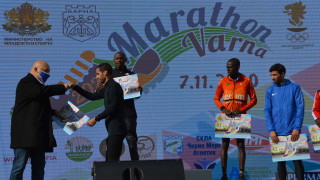 Министър Кралев награди победителите в Маратона на Варна