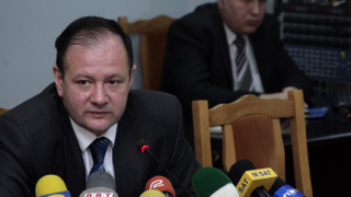 Миков иска по-високи данъци за по-високи заплати в МВР
