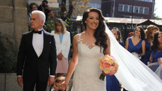 Жителите на квартала в който се е провело сватбеното празненство