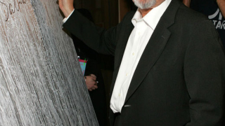 Салман Рушди бе отличен с наградата "Най-доброто от Букър"