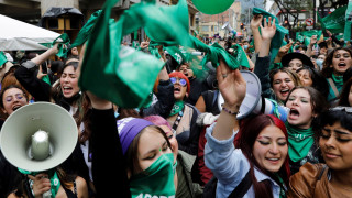 Колумбия декриминализира абортите до 24 седмица от бременността съобщават от