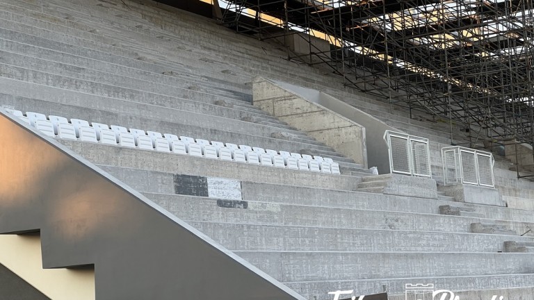 Работата по изграждането и реновирането на стадион Локомотив продължава, а