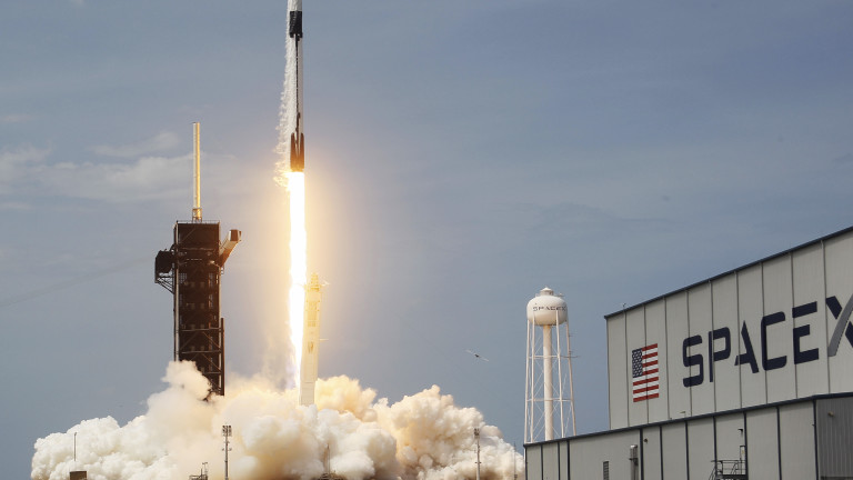 Космическата компания на предприемача Илън Мъск - SpaceX, води преговори