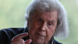 Прочутият гръцки композитор и политически активист Микис Теодоракис който допринесе