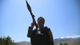  Талибаните издигнаха знамето си на границата сред Афганистан и Таджикистан 