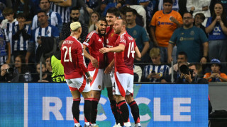 Десният краен бранител на Манчестър Юнайтед Нусаир Мазрауи ще бъде