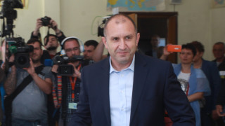 Президентът Румен Радев упражни правото си на глас в избирателна