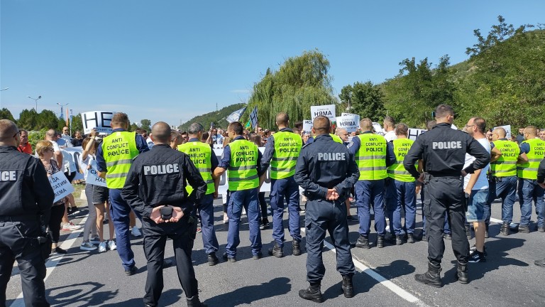 Пловдивски земеделци блокираха пътя Пловдив - Карлово