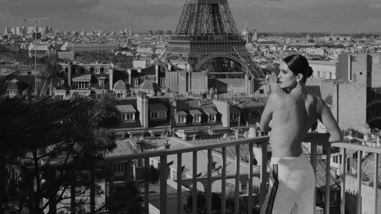 Нина Добрев често е лице на известни марки, включително и