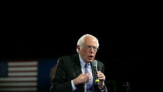 Водещият кандидат на Демократическата партия и сенатор от Върмонт Бърни