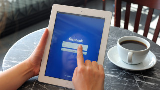 Facebook ще блокира реклами на страници, които споделят фалшиви новини