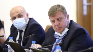 Сезонът не е подходящ за полеви болници, предупреди военният министър