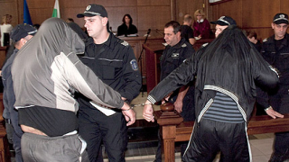 Оставиха в ареста полицаите от Бяла Слатина