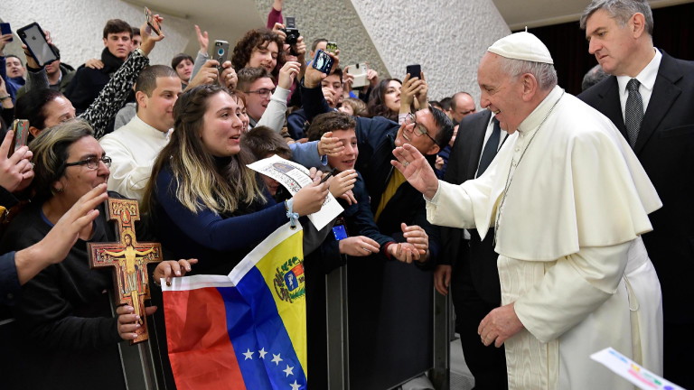 Папата отговори на писмото на Мадуро, но не го нарече президент 