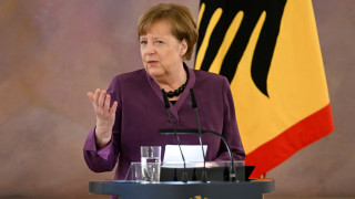 Бившият германски канцлер Ангела Меркел защити ключови решения които е