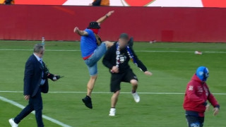 Бой между фенове беляза финала за Купата на Чехия между Виктория