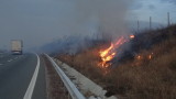 Пожар край Бобошево затвори пътя към магистрала Струма