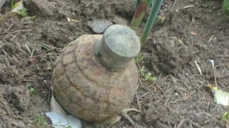 Военни обезвредиха открити на 2 места в страната боеприпаси 