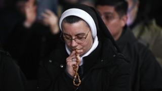 Здравословното състояние на папа Франциск остава стабилно а прогнозата за