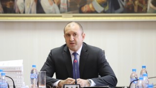 Румен Радев разкритикува отсъствие на представители на властта на срещата