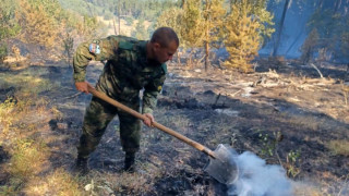 Експлозии на стари мини спряха пожарникари и военни в Славянка