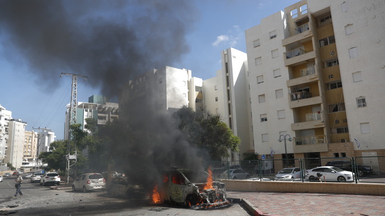 Рано сутринта Хамас започна масирана ракетна атака срещу израелската територия