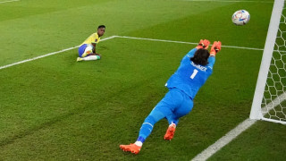 Вратарят на Борусия Мьонхенгладбах Ян Зомер може да продължи кариерата