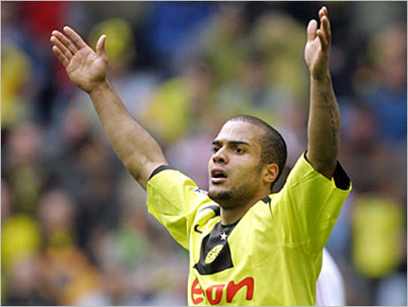 Задигнаха колата на Давид Одонкор