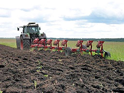 1800 нови трактори и комбайни са влезли в земеделието през 2013 г.