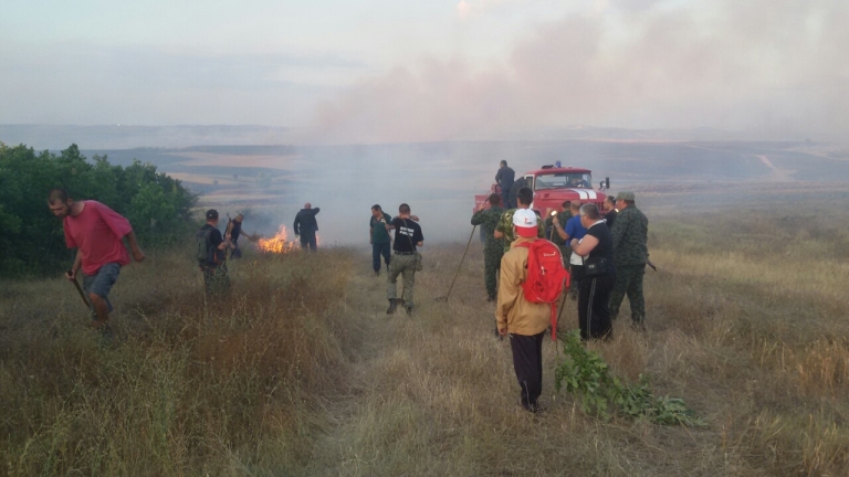 500 декара горят в Свиленградско 