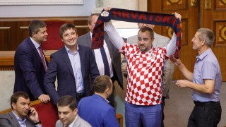 Футболната федерация на Украйна обяви че е предложила работа на