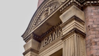 Европейските банки обмислят сливания, за да оцелеят