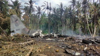 Откриха черната кутия на разбилия се военен самолет на Филипините