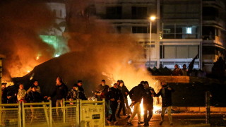 Протестите в Ливан не стихват Полицията използва сълзотворен газ гумени