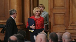 Манолова иска от НС пожизнена премия за медалистите ни