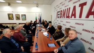 Леви и центристки формации се обединяват за явяване на европейските