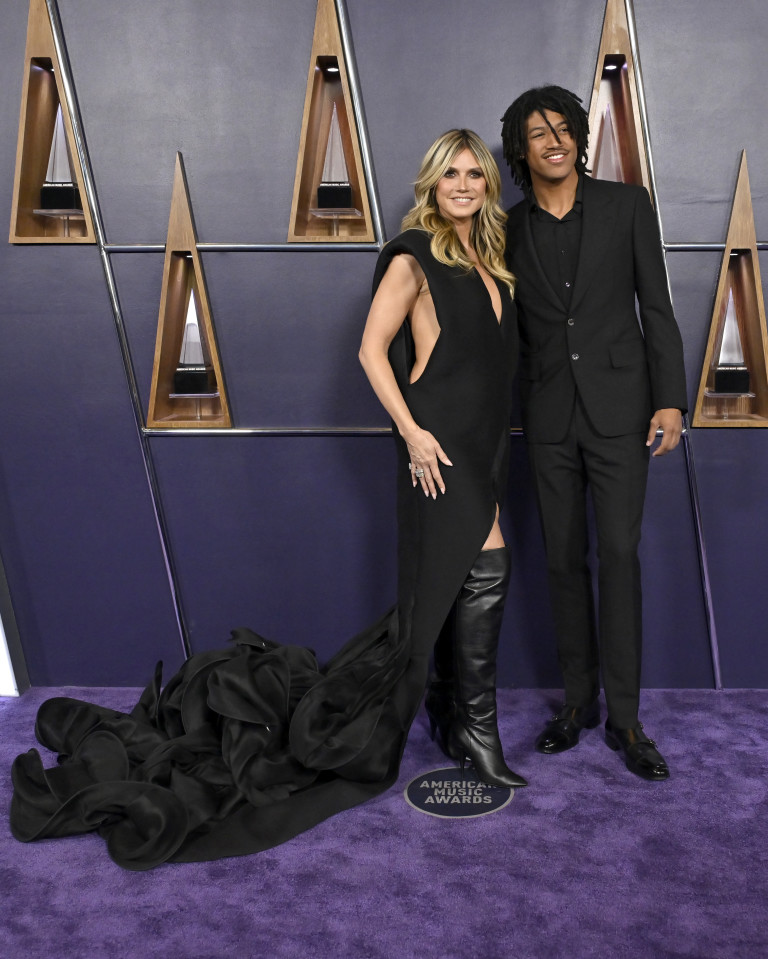 Хайди и Хенри, дружно в черно