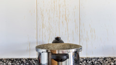 Как най-ефективно да почистим мазните петна в кухнята