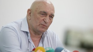 Евтаназията - единствената мярка при чума, обяснява шефът на БАБХ