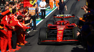 Испанският пилот на Ферари Карлос Сайнц спечели състезанието за Гран