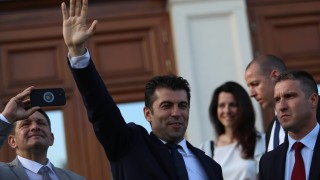 Борисов трябва да се пенсионира Той в момента спира не