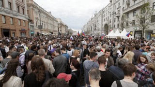 Евакуираха около 800 души от търговски център в Москва заради