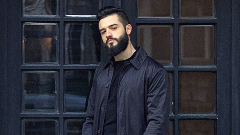 Искрата с нова песен за несподелената любов