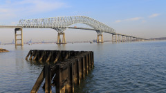 Мост в Балтимор рухна, след като бе ударен от кораб